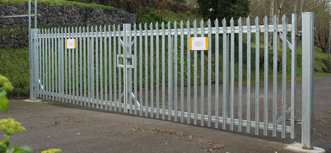 PALISADE SWING GATES